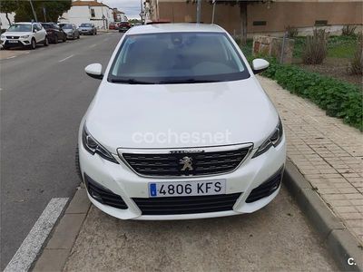 Usado Peugeot 308 Allure 120 CV (88 kW) 2017 Blanco Berlina