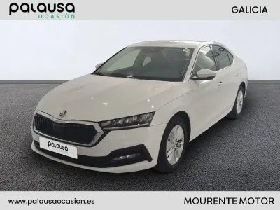 Usado Skoda Octavia Ambition 116 CV (85 kW) 2023 Blanco Berlina