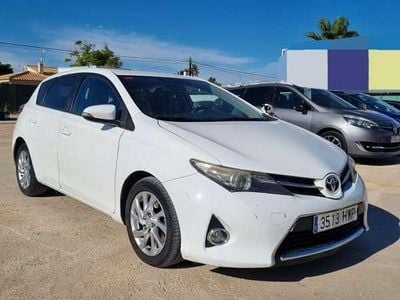 Usado Toyota Auris Active 124 CV (91 kW) 2014 Blanco Utilitario