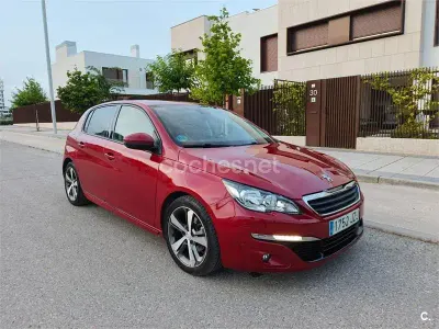 Usado Peugeot 308 Allure 120 CV (88 kW) 2017 Rojo Berlina