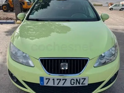 Usado Seat Ibiza Style 85 CV (62 kW) 2009 Verde Berlina