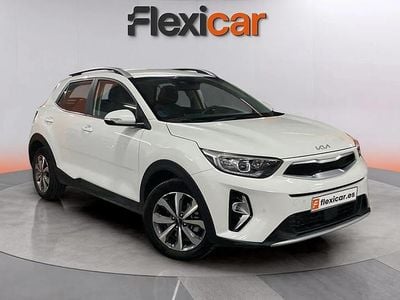 Usado Kia Stonic 101 CV (74 kW) 2022 Blanco SUV