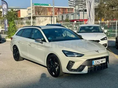 Usado Cupra Leon 150 CV (110 kW) 2025 Beige Familiar