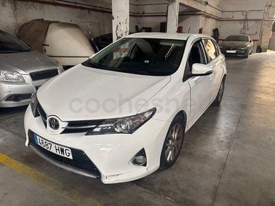 Usado Toyota Auris Active 90 CV (66 kW) 2014 Blanco Berlina
