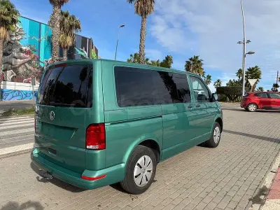 Usado VW Caravelle 110 CV (80 kW) 2021 Verde Van