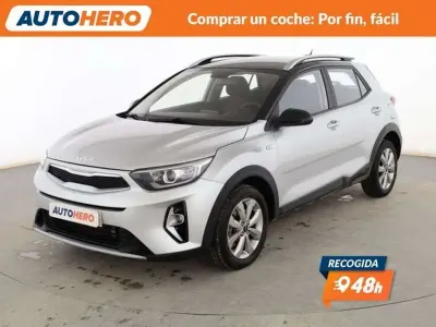 Usado Kia Stonic 101 CV (74 kW) 2022 Plateado SUV