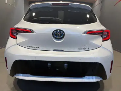 Usado Toyota Corolla Edition 140 CV (102 kW) 2023 Blanco Berlina