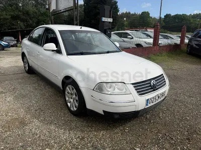 Używany VW Passat Comfortline 130 KM (95 kW) 2004 Biały Sedan/Limuzyna
