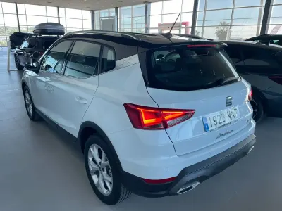 Usado Seat Arona FR 116 CV (85 kW) 2024 Blanco SUV