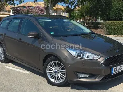 Usado Ford Focus Titanium 120 CV (88 kW) 2018 Marrón Familiar