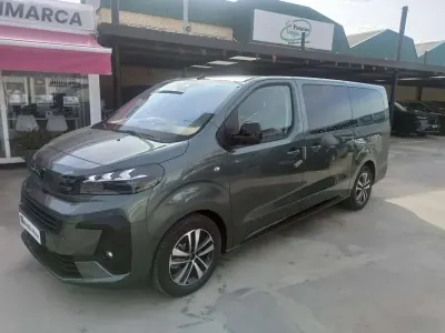 Nuevo Peugeot Traveller Business-Line 179 CV (131 kW) 2026 Verde Monovolumen