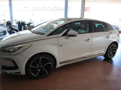 Usado Citroën DS5 200 CV (147 kW) 2012 Blanco Utilitario