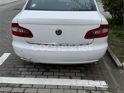 Usado Skoda Superb Ambition 140 CV (102 kW) 2013 Blanco Familiar