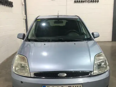 Usado Ford Fiesta 68 CV (50 kW) 2005 Azul Utilitario