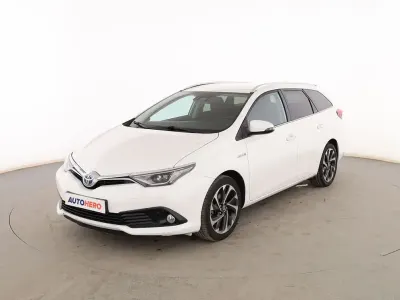 Usado Toyota Auris Touring Sports Active 136 CV (100 kW) 2016 Blanco Familiar