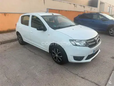 Usado Dacia Sandero Lauréate 75 CV (55 kW) 2016 Blanco Berlina