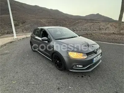 Usado VW Polo 90 CV (66 kW) 2017 Gris / plata Berlina