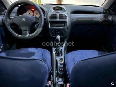 Usado Peugeot 206 75 CV (55 kW) 2004 Negro Berlina
