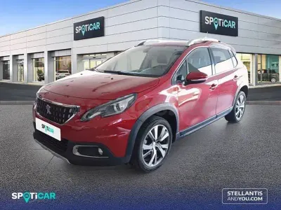Usado Peugeot 2008 Allure 100 CV (73 kW) 2019 Rojo SUV