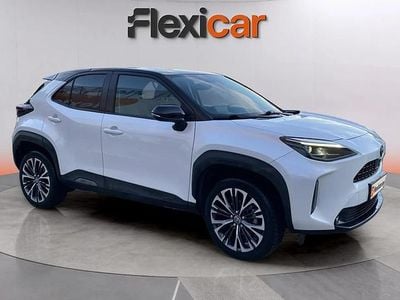 Usado Toyota Yaris Hybrid Style 92 CV (67 kW) 2022 Blanco