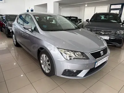 Usado Seat Leon Reference 115 CV (84 kW) 2017 Gris / plata Berlina