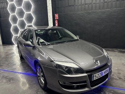 Usado Renault Laguna III Dynamique 110 CV (80 kW) 2012 Gris / plata Berlina