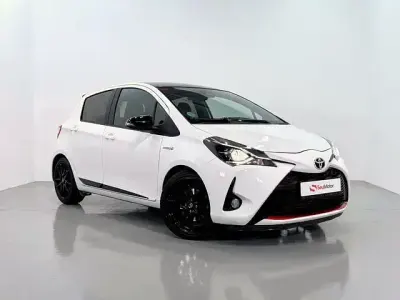 Occasion Toyota Yaris Hybrid Sport 100 PK (73 kW) 2019 Wit Sedan