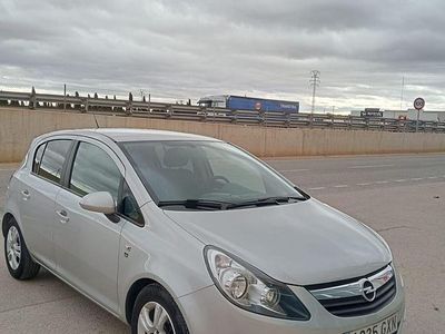 Usado Opel Corsa Cosmo 75 CV (55 kW) 2010 Gris