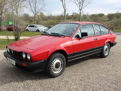 Usado Alfa Romeo GTV 131 CV (96 kW) 1985 Rojo Coupe
