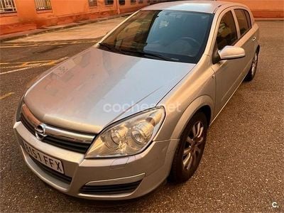 Usado Opel Astra Cosmo 100 CV (73 kW) 2006 Gris / plata Berlina