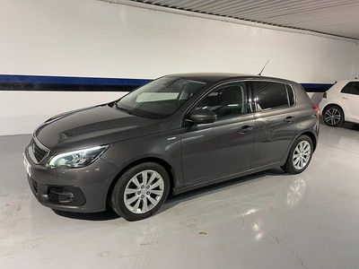 Usado Peugeot 308 Style 130 CV (95 kW) 2019 Gris