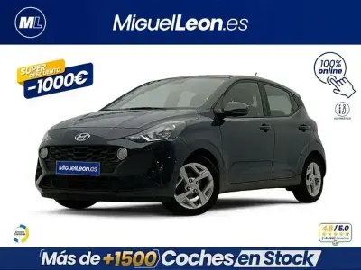 Usado Hyundai i10 67 CV (49 kW) 2023 Gris Utilitario