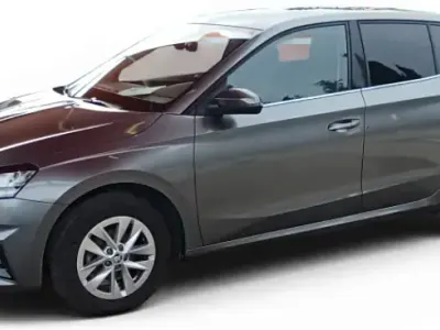 Usado Skoda Fabia Selection 80 CV (58 kW) 2024 Gris / plata Utilitario
