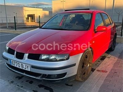 Usado Seat Leon 110 CV (80 kW) 2001 Rojo Utilitario