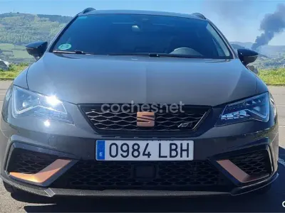 Usado Seat Leon ST 4Drive 300 CV (220 kW) 2019 Gris / plata Familiar