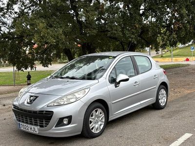 Gris / plata Usado 2013 Peugeot 207 Berlina | 6990 € (Precio justo)