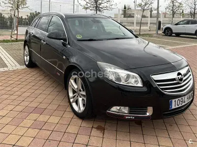 Usado Opel Insignia Sportive 195 CV (143 kW) 2012 Negro Familiar