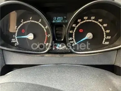 Usado Ford Fiesta Trend 82 CV (60 kW) 2016 Gris / plata Utilitario