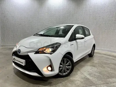 Usado Toyota Yaris Hybrid Active 100 CV (73 kW) 2018 Blanco Berlina