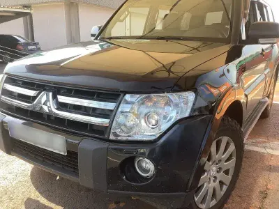 Usado Mitsubishi Montero 170 CV (125 kW) 2008 Negro SUV