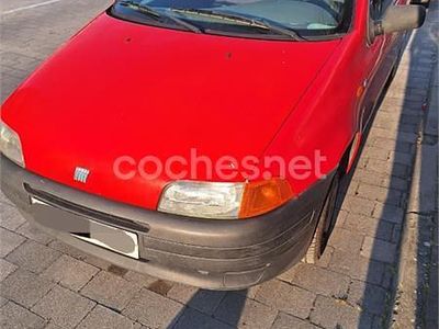 Usado Fiat Punto S 54 CV (39 kW) 1997 Rojo Berlina
