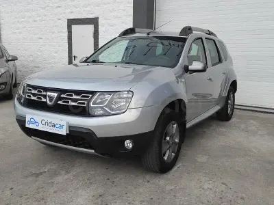 Usado Dacia Duster Lauréate 90 CV (66 kW) 2015 Gris / plata SUV