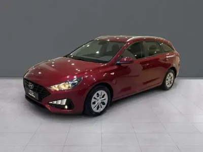 Usado Hyundai i30 120 CV (88 kW) 2022 Rojo Utilitario