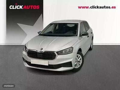 Usado Skoda Fabia Essence 95 CV (69 kW) 2025 Plateado Utilitario