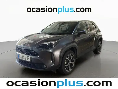 Usado Toyota Yaris Hybrid Style 116 CV (85 kW) 2022 Gris SUV