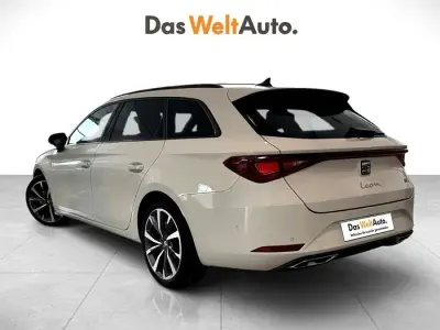 Käytetty Seat Leon FR 150 HP (110 kW) 2025 Valkoinen