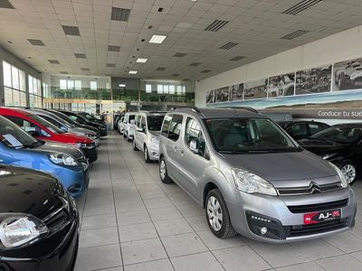 Usado Peugeot Partner Tepee Outdoor 100 CV (73 kW) 2017 Negro Monovolumen