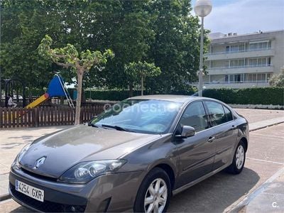 Usado Renault Laguna III Dynamique 130 CV (95 kW) 2012 Gris / plata Berlina