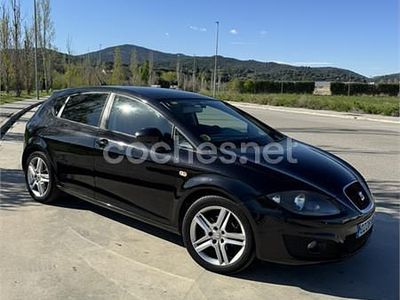 Usado Seat Leon Style 105 CV (77 kW) 2010 Negro Utilitario