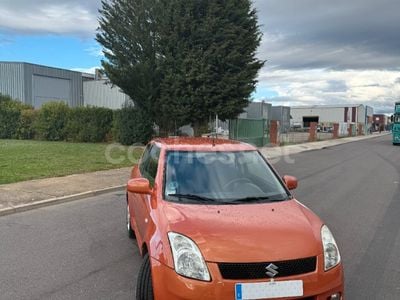 Usado Suzuki Swift GL 92 CV (67 kW) 2006 Naranja Utilitario